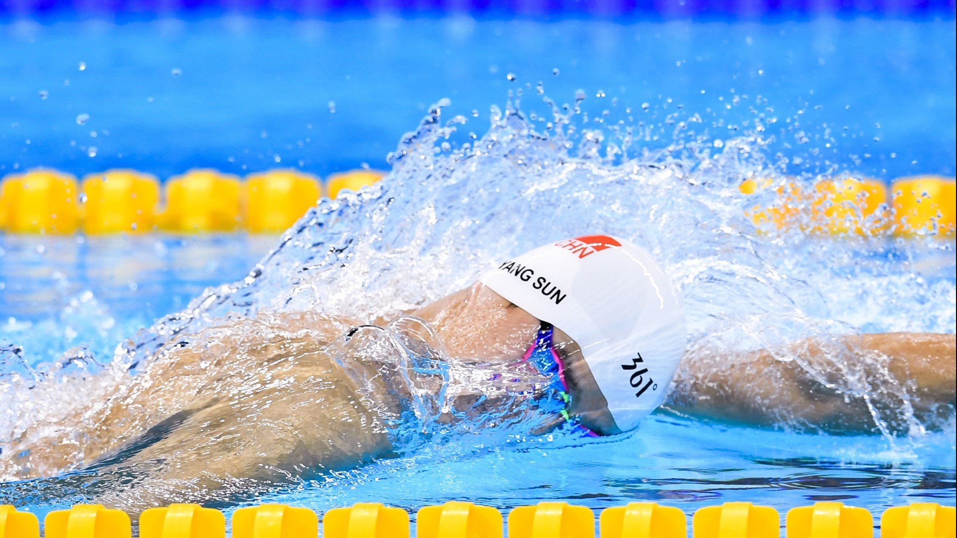 IG带队取胜！，莱万多夫斯基重要时刻险胜观众掌声雷动